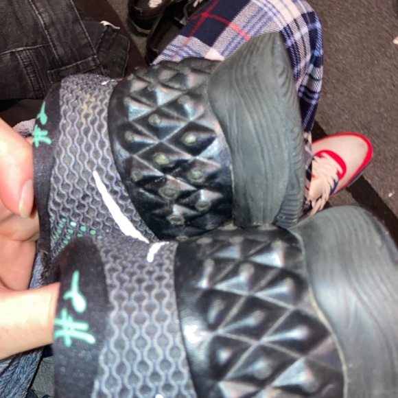 Kyries for $25 size 11 - Picture 2 of 3